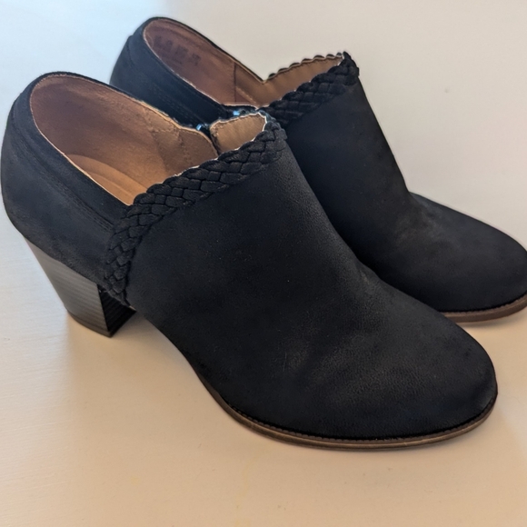 Life Stride Velocity 2.0 Black Ankle Heeled Bootie size 7.5 - Picture 1 of 7